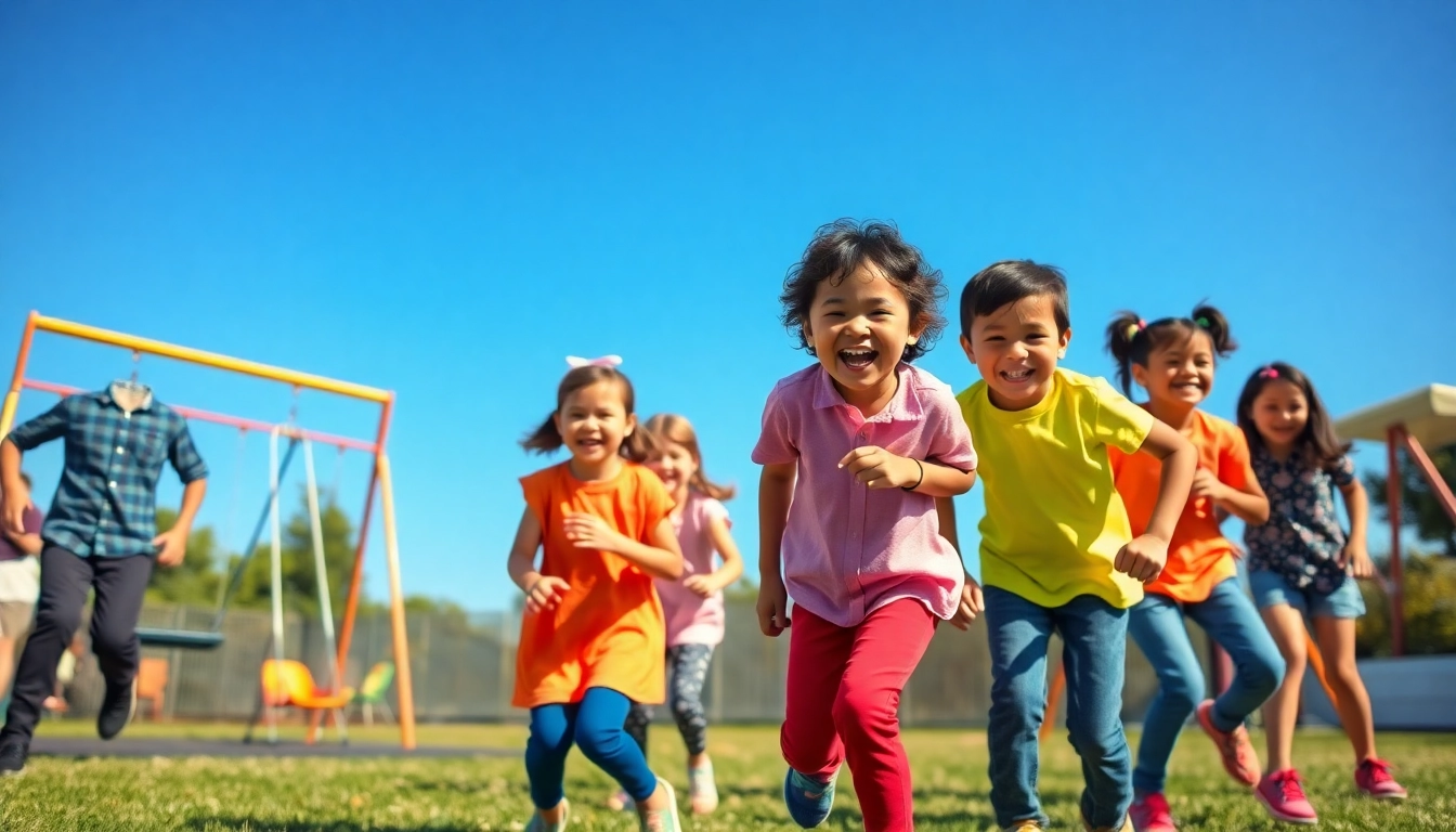 Details jetzt lesen ueber Kinder, die bei Bewegungsspielen auf einem bunten Spielplatz aktiv sind.